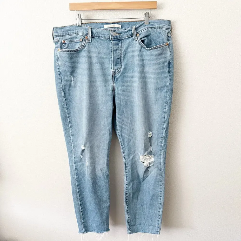 LEVI'S | The Wedgie Jeans Light‎ Wash Plus High Rise Distressed Straight | 20W